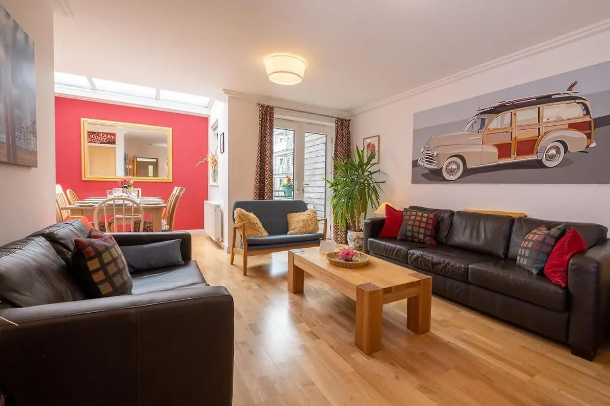 Host & Stay - Kingscote Townhouse contacts